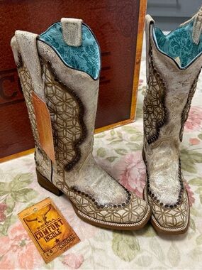 Corral NIB Geometric Floral Embroidered Studded Square Toe Boots